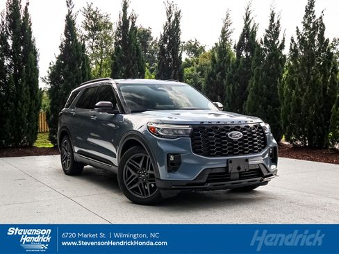 Used 2025 Ford Explorer ST-Line w/ Premium Package RWD image 1