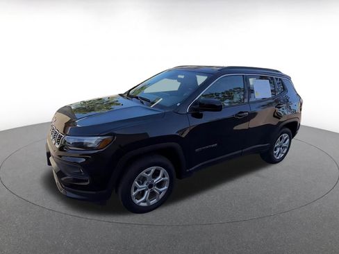 Used 2025 Jeep Compass Latitude image 8