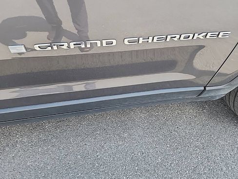Used 2023 Jeep Grand Cherokee L Laredo w/ Luxury Tech Group I AWD/4WD image 10