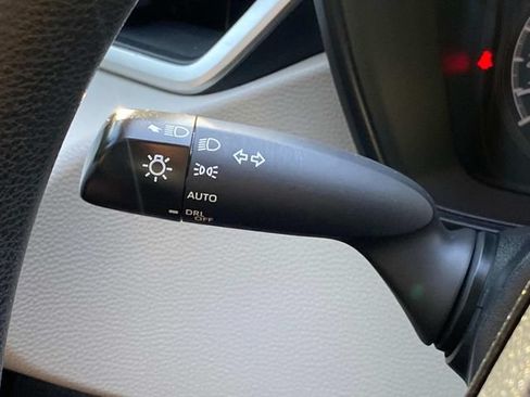Used 2022 Toyota Corolla LE FWD image 21