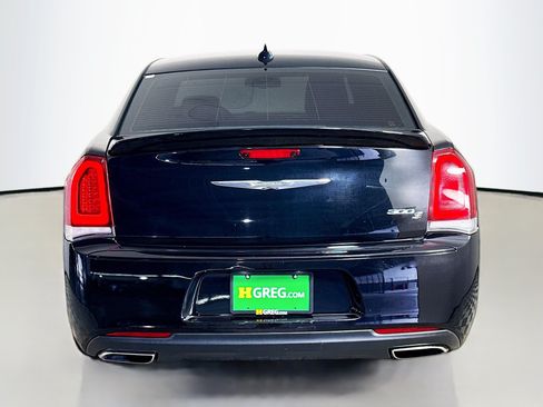 Used 2019 Chrysler 300 S RWD image 8