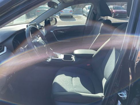 Used 2025 Toyota RAV4 XLE image 27