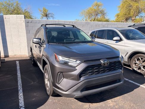 Used 2022 Toyota RAV4 XLE w/ Convenience Package FWD image 4