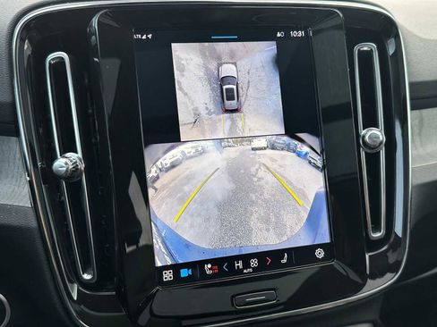 Certified 2024 Volvo XC40 B5 Plus w/ Protection Package Premier image 24