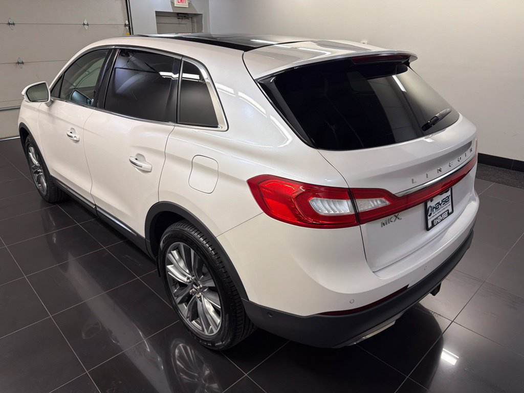 Used 2017 Lincoln MKX Reserve w/ Driver Assistance Package AWD/4WD image 4