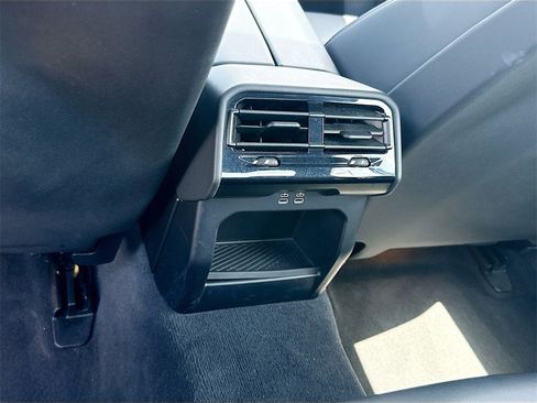 Used 2024 BMW 530i w/ Premium Package image 28