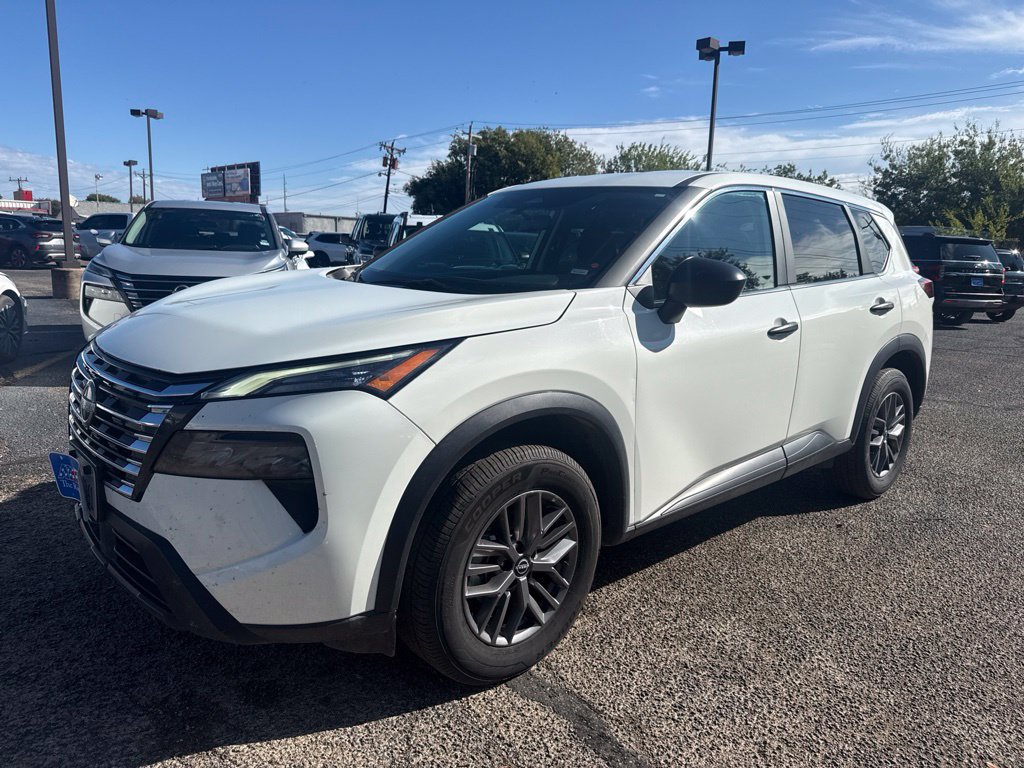 Used 2024 Nissan Rogue S FWD image 3