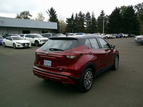 Used 2024 Nissan Kicks SV image 5