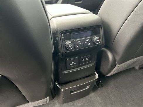 Certified 2023 GMC Acadia SLT w/ Technology Package image 21