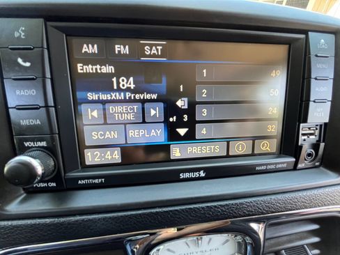 Used 2015 Chrysler Town & Country Touring FWD image 18