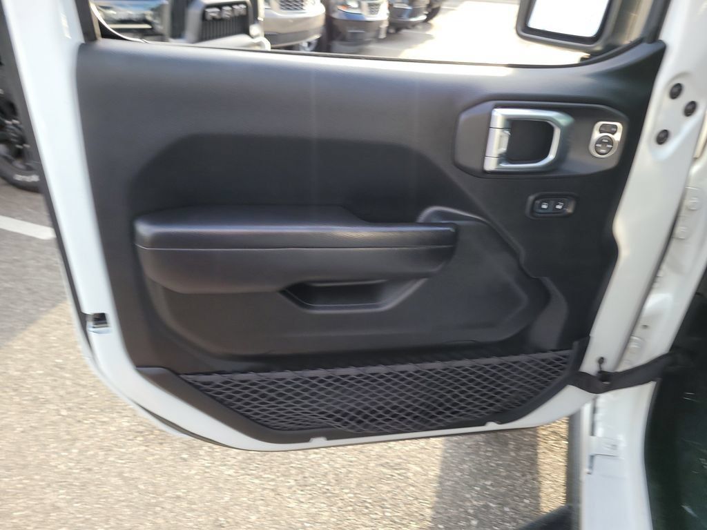 Used 2020 Jeep Gladiator Rubicon w/ Trailer Tow Package AWD/4WD image 14