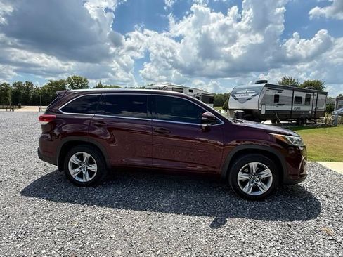 Used 2018 Toyota Highlander Limited w/ Protection Package #3 AWD/4WD image 4