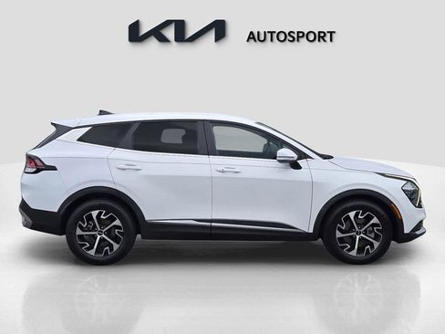 Used 2023 Kia Sportage EX image 4