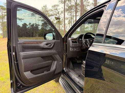 Used 2021 Chevrolet Tahoe Premier w/ Premium Package AWD/4WD image 12