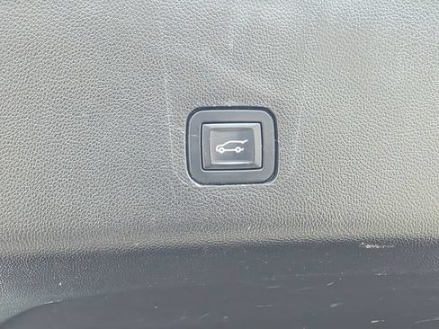 Used 2018 Chevrolet Traverse LT w/ LPO, Floor Liner Package AWD/4WD image 31