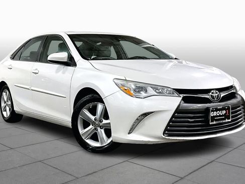 Used 2015 Toyota Camry XLE image 2