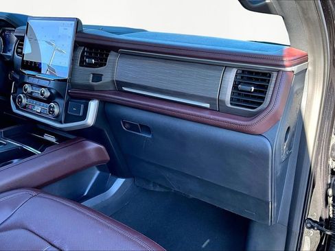 Used 2024 Ford Expedition Limited image 19