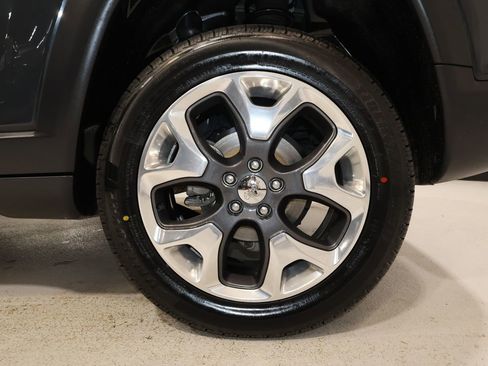 Used 2018 Jeep Compass Limited AWD/4WD image 33
