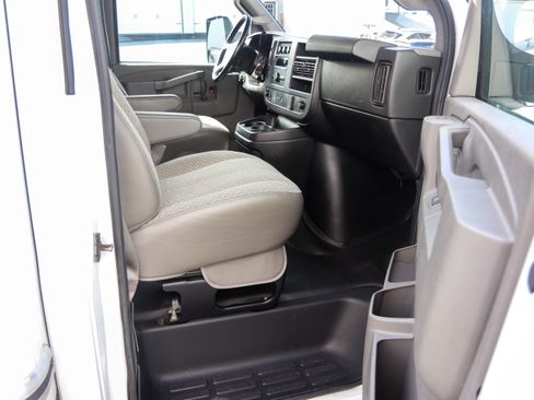 Used 2022 Chevrolet Express 3500 w/ Power Convenience Package RWD image 11