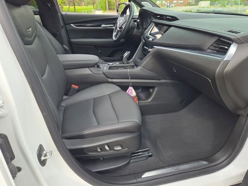 Used 2024 Cadillac XT5 Premium Luxury AWD/4WD image 6