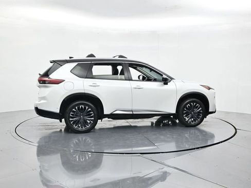 Used 2025 Nissan Rogue Platinum w/ Platinum Premium Package FWD image 2