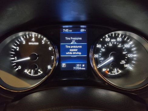 Used 2020 Nissan Rogue Sport SV image 23