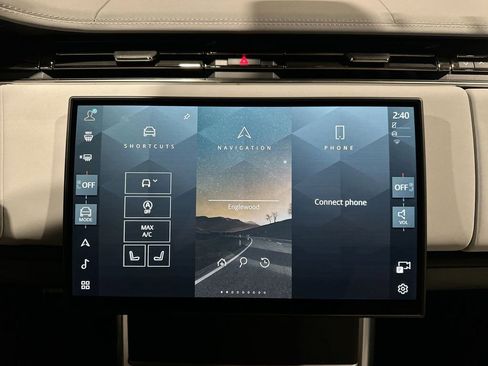 Used 2025 Land Rover Range Rover SV image 15