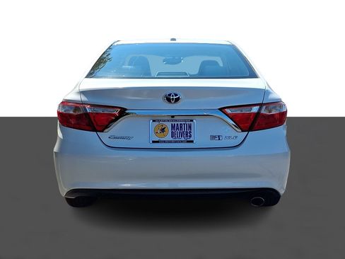 Used 2015 Toyota Camry XLE w/ Moonroof Package FWD image 5