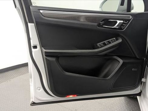 Used 2016 Porsche Macan Turbo image 14