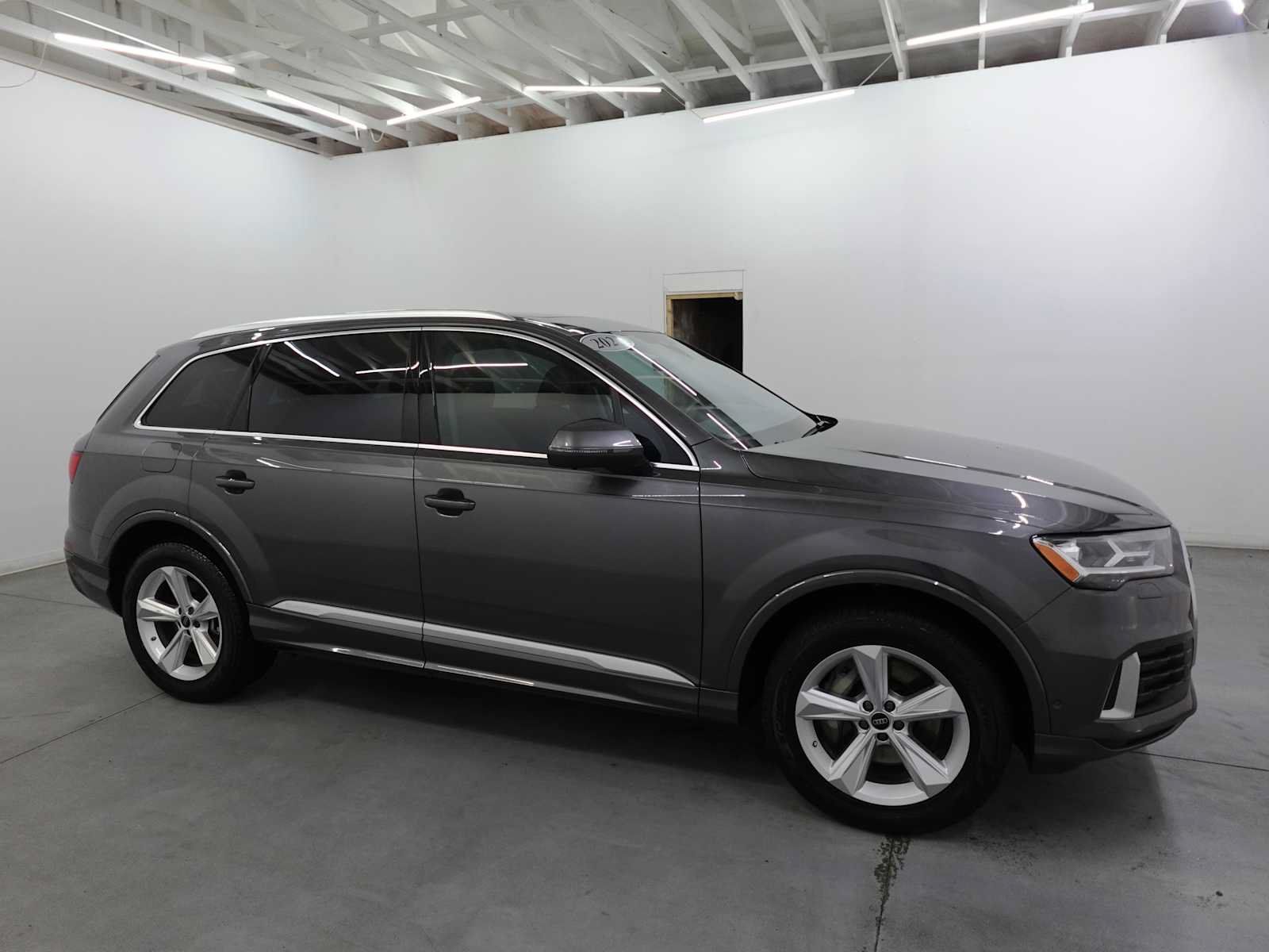 Used 2023 Audi Q7 2.0T Premium w/ Convenience Package AWD/4WD image 4