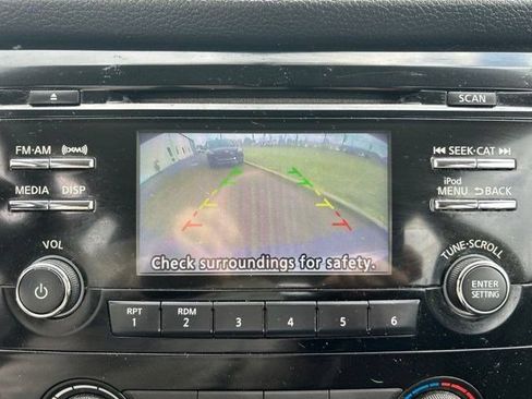Used 2017 Nissan Rogue S FWD image 23