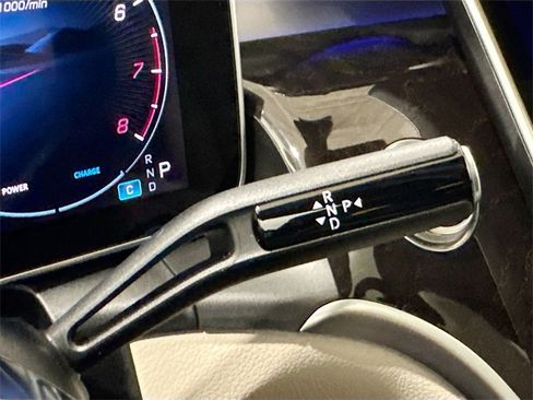 Used 2025 Mercedes-Benz GLC 300 4MATIC image 16