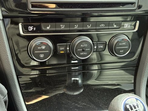 Used 2017 Volkswagen Golf R 4-Door image 14