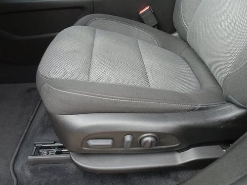 Used 2023 Chevrolet Traverse LT FWD image 10