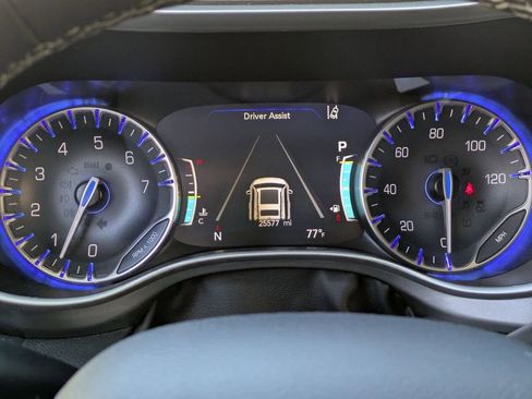 Used 2024 Chrysler Pacifica Touring-L FWD image 22