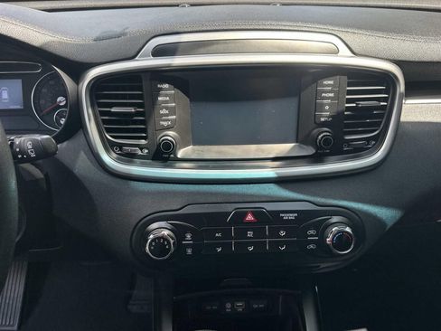 Used 2019 Kia Sorento LX FWD image 14