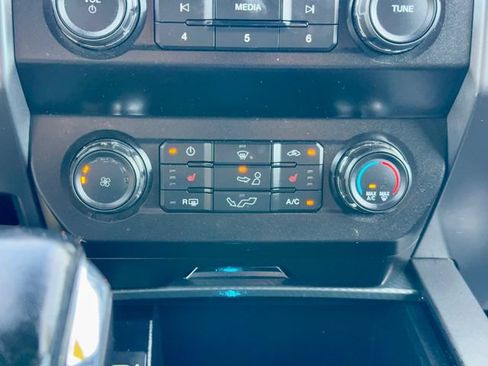 Used 2019 Ford F150 XLT w/ Equipment Group 302A Luxury AWD/4WD image 22