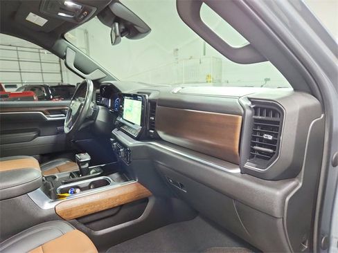 Used 2023 Chevrolet Silverado 1500 High Country image 39