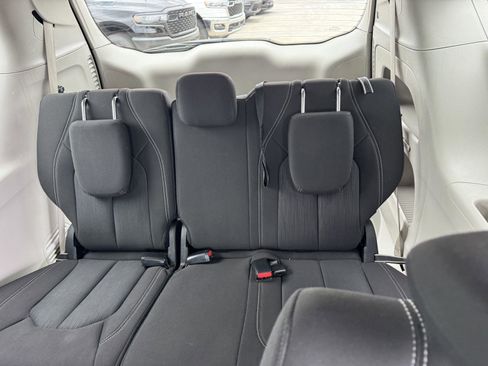 Used 2023 Chrysler Voyager LX FWD image 11