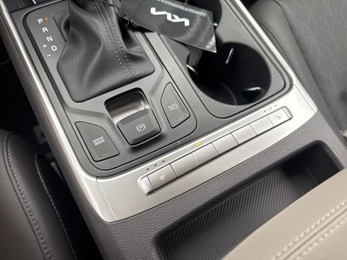 New 2026 Kia Carnival LX image 7