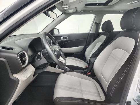 Used 2025 Hyundai Venue SEL FWD image 20