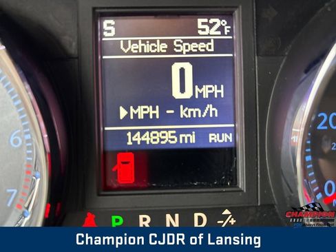 Used 2016 Chrysler Town & Country Touring image 28