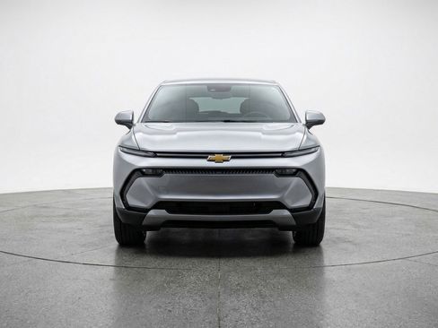 Used 2025 Chevrolet Equinox LT FWD image 2