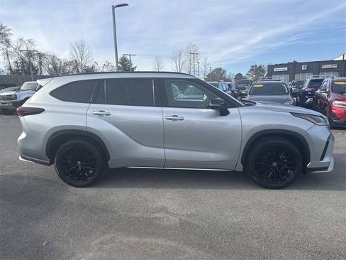 Used 2024 Toyota Highlander XSE image 10