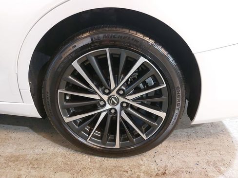 Used 2024 Lexus ES 300h w/ Premium Package FWD image 35