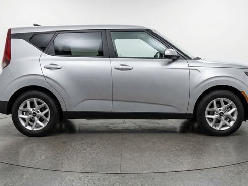 Used 2025 Kia Soul LX w/ LX Technology Package image 11