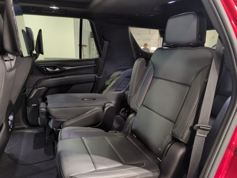 Used 2021 GMC Yukon Denali w/ Denali Premium Package AWD/4WD image 9
