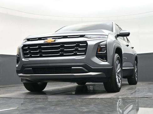 Used 2025 Chevrolet Equinox LT w/ Safety and Technology Package FWD image 28