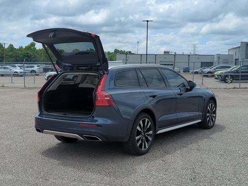Used 2021 Volvo V60 T5 Cross Country AWD/4WD image 6