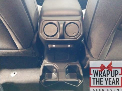 Used 2024 Jeep Wrangler Sport S image 10